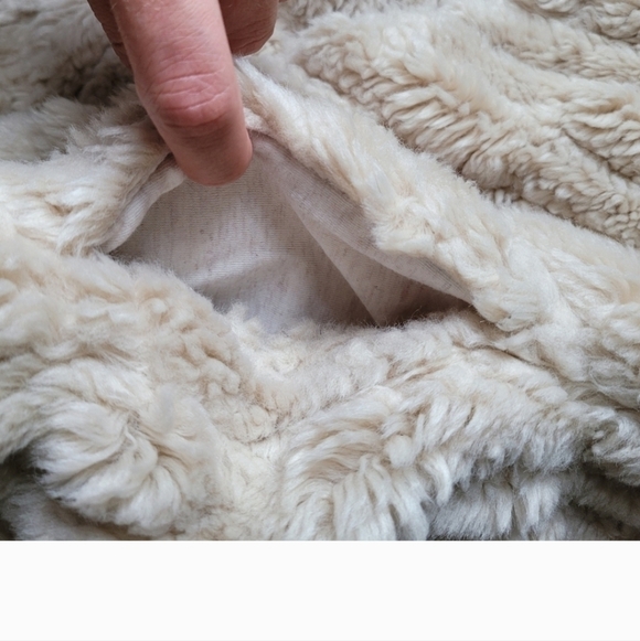 BB Dakota Keith Faux Fur Vest In Outmeal Sz Small - Picture 7 of 10